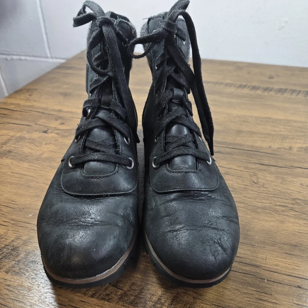 Sorel Harlow Conquest Black Ankle Boots